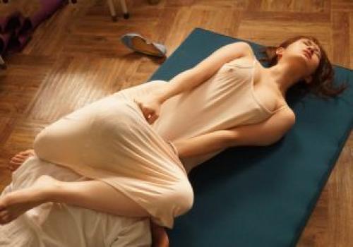 Cô giáo quyến rũ khiến học trò thèm khát