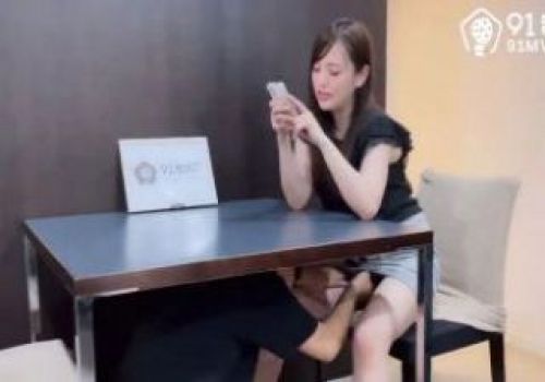 Lén vạch bướm cô gia sư ra xin địt