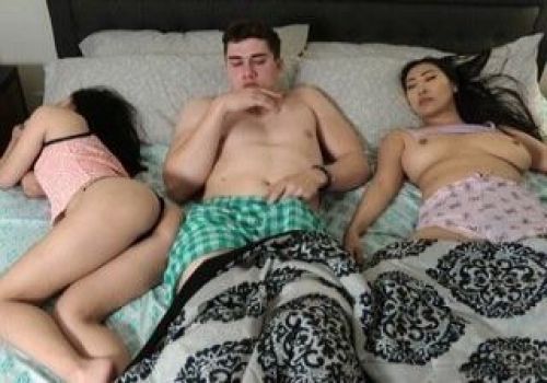 Ngủ chung với hai em gái mà dương vật cứ muốn thức