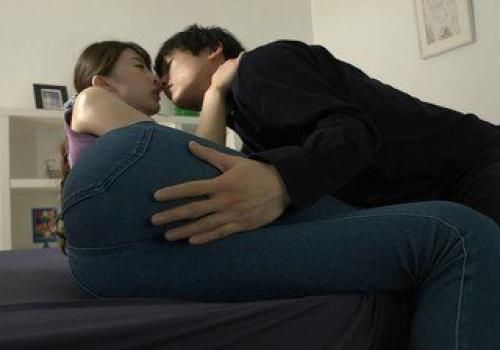 Thỏa mãn cùng vợ xinh của sếp cực sướng